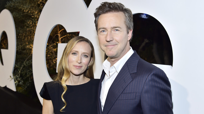 Shauna Robertson et Edward Norton souriant