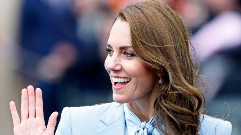 Kate Middleton avec des vagues