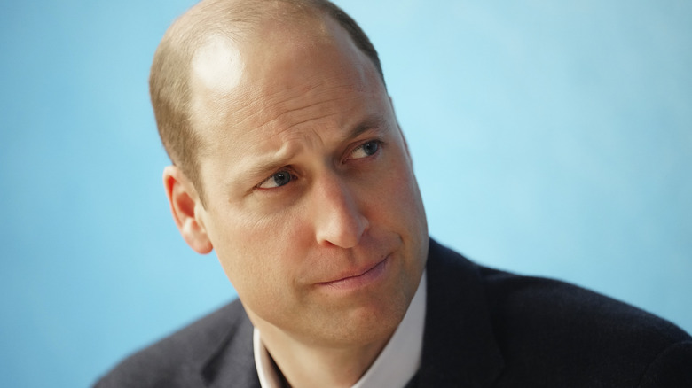 Prince William portant un costume