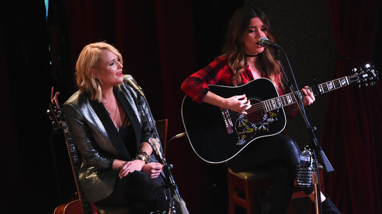 Miranda Lambert et Maren Morris en spectacle