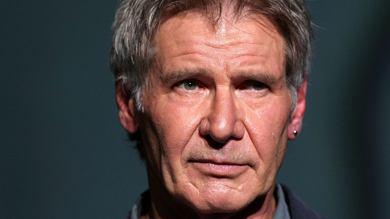 Harrison Ford portant une boucle d'oreille