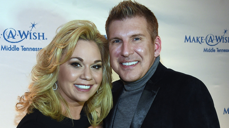 Todd Chrisley et Julie Chrisley souriant