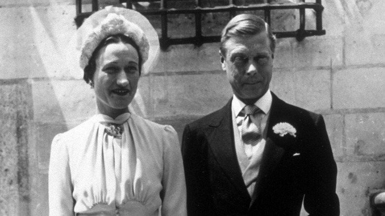 Wallis Simpson et Edward VIII lors d'un événement, photo en noir et blanc