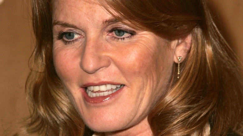 Sarah Ferguson lors d'un événement, parlant