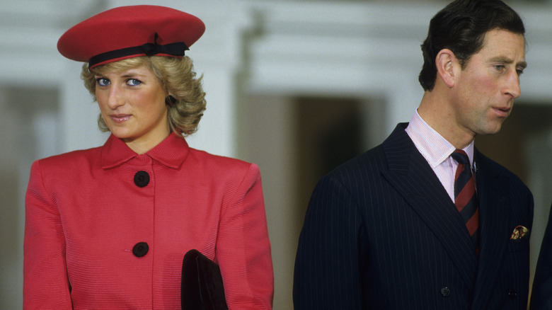 La princesse Diana et le roi Charles posant 