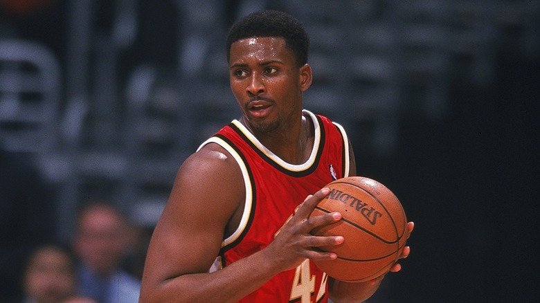 Lorenzen Wright joue au basket 