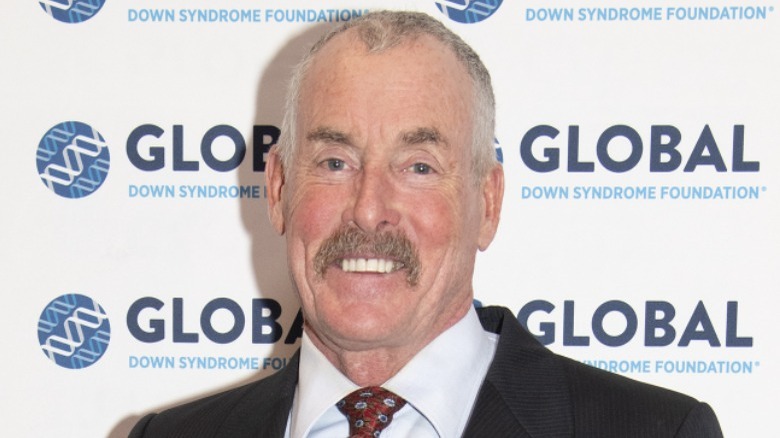 John C. McGinley souriant