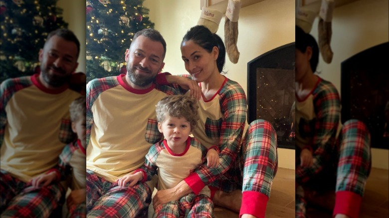 Nikki Bella avec son mari et son fils