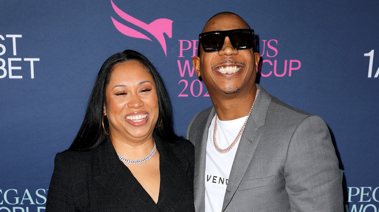 Ja Rule et Aisha Atkins souriant