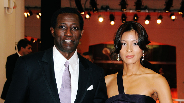 Nikki Park et Wesley Snipes posent