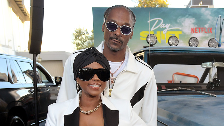 Snoop Dogg et Shante Broadus posent