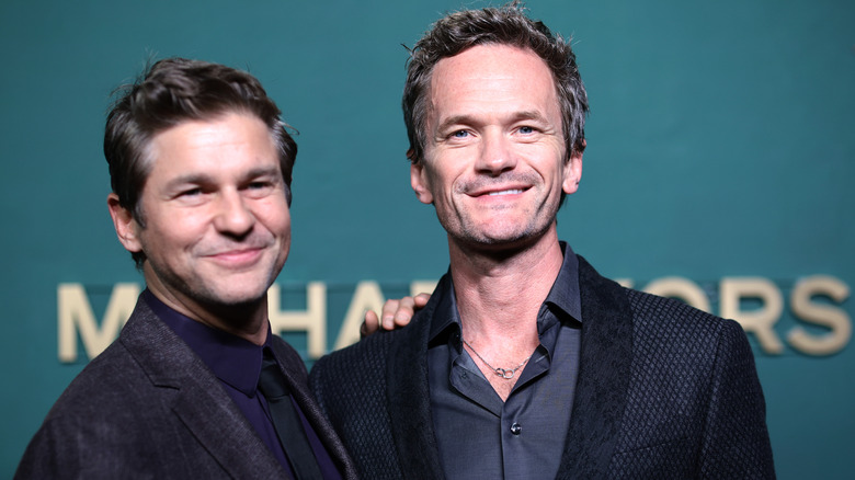 Neil Patrick Harris et David Burtka souriant