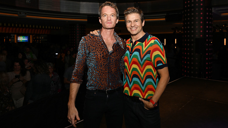 Neil Patrick Harris et David Burtka souriant