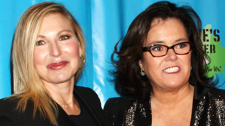 Tatum O'Neal Rosie O'Donnell souriant tapis rouge