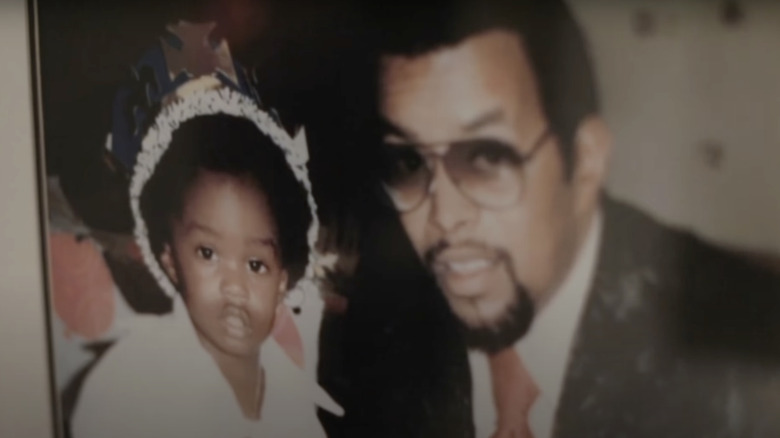 Le jeune Sean 'Diddy' Combs pose avec son père