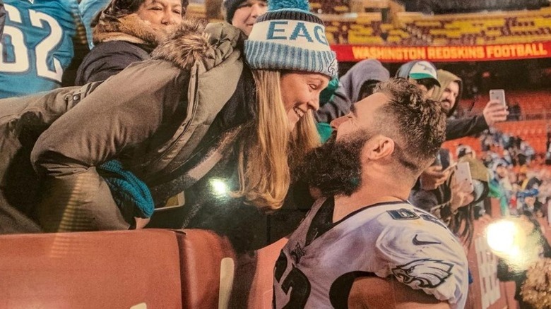 Kylie McDevitt, Jason Kelce rient