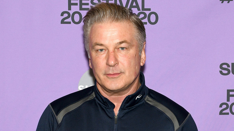 Alec Baldwin dans une veste noire