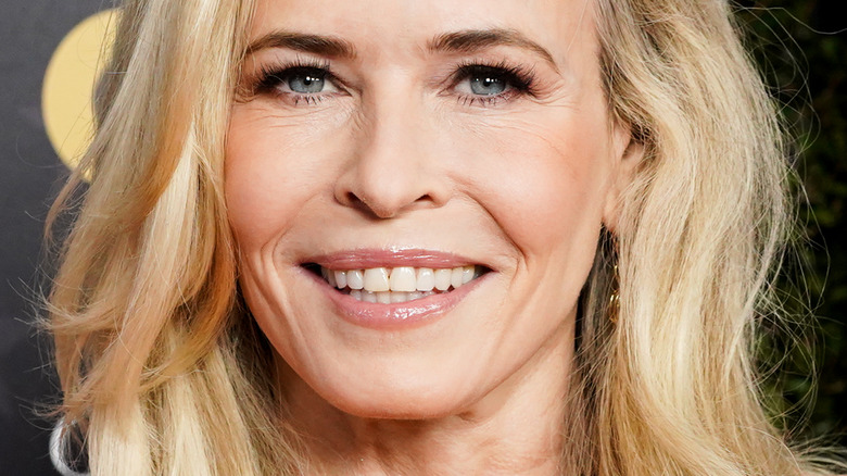 Chelsea Handler aime la vie de célibataire après la rupture de Jo Koy