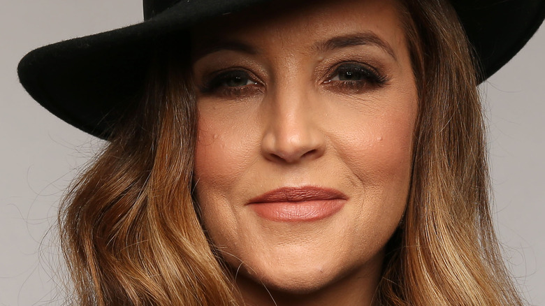 Comment Lisa Marie Presley s’est-elle retrouvée si endettée ?