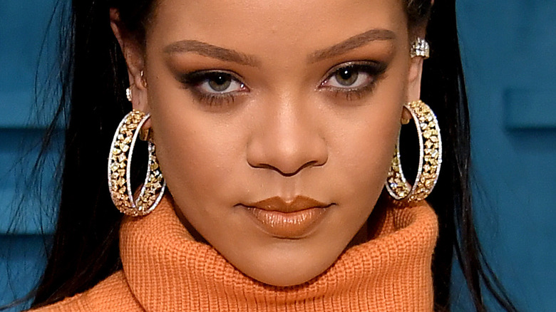 Comment le comptable de Rihanna l’a escroquée par millions