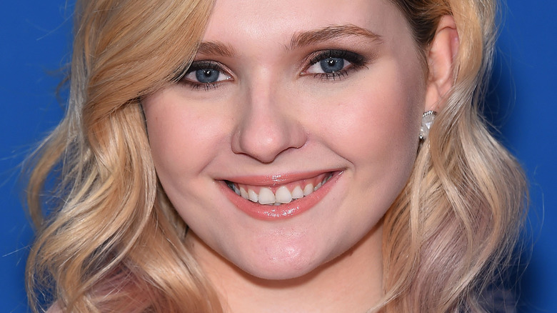 Diamond Expert Details Classic Beauty Of Abigail Breslin’s Wedding Ring Set – Exclusif