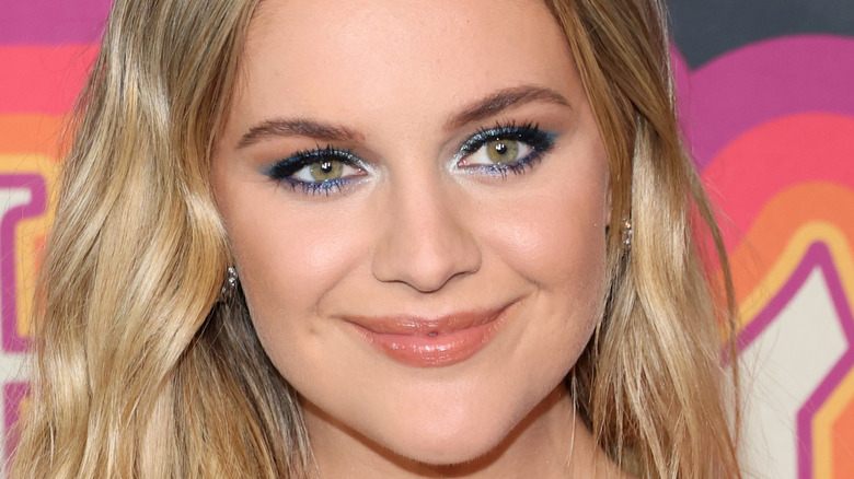 Kelsea Ballerini la joue timide lorsqu’elle s’adresse à Chase Stokes Romance Rumors