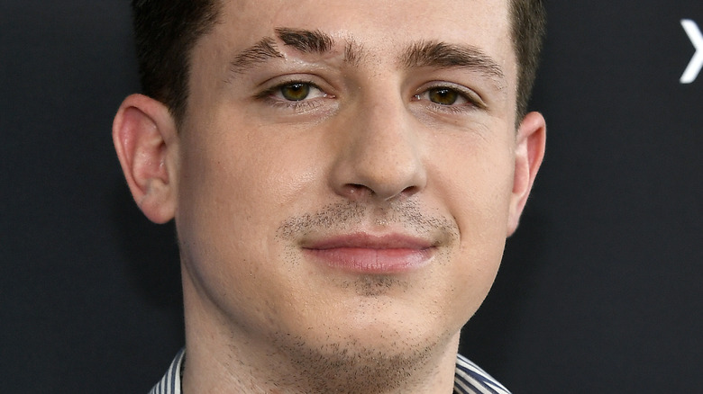 Pourquoi Charlie Puth n’était plus le même après avoir rencontré Selena Gomez