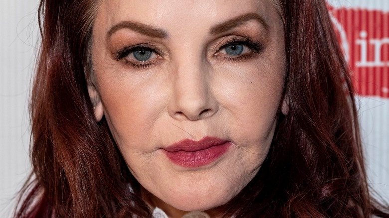 Priscilla Presley s’exprime avec un message d’espoir après le mémorial de sa fille Lisa Marie