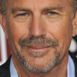 Quelle est la différence d’âge entre Kevin Costner et sa femme ?