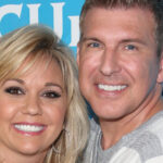 Todd et Julie Chrisley commencent officiellement leurs peines de prison