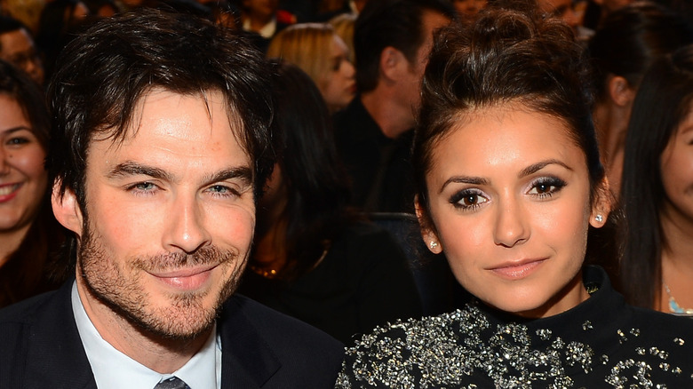 Nina Dobrev et Ian Somerhalder souriants