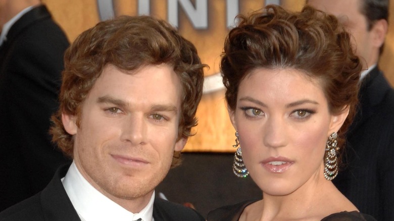 Jennifer Carpenter et Michael C. Hall sourient