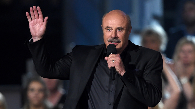 Le Dr Phil s'exprimant sur scène