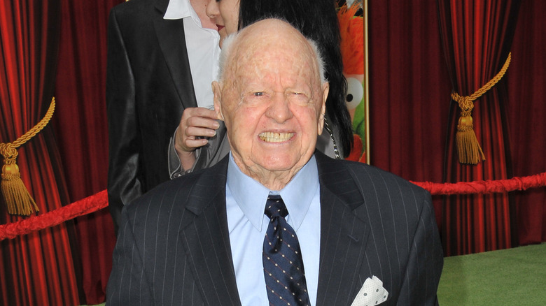 Mickey Rooney souriant