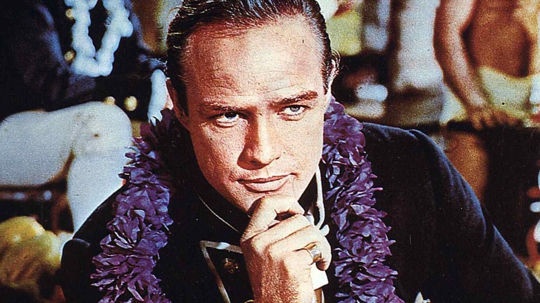 ​Marlon Brando posant