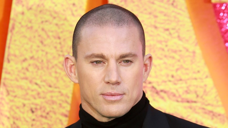 Channing Tatum posant pour une photo