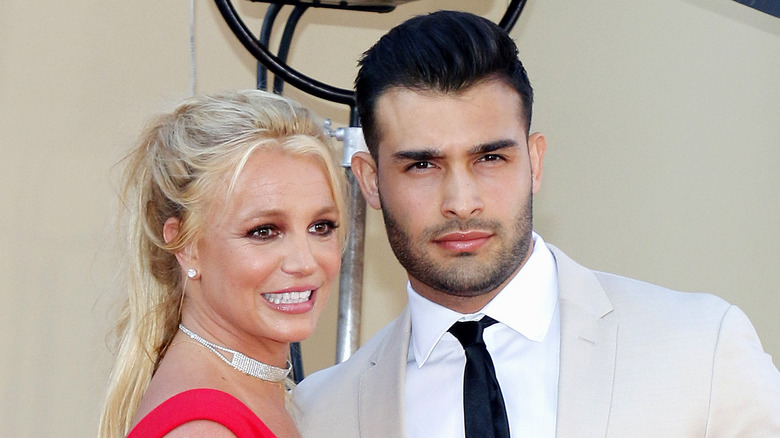 Britney Spears sourit à Sam Asghari