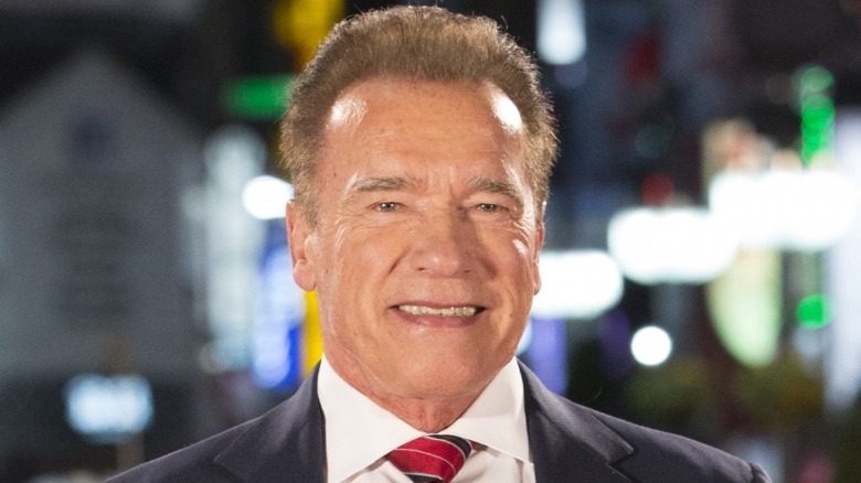 Arnold Schwarzenegger souriant