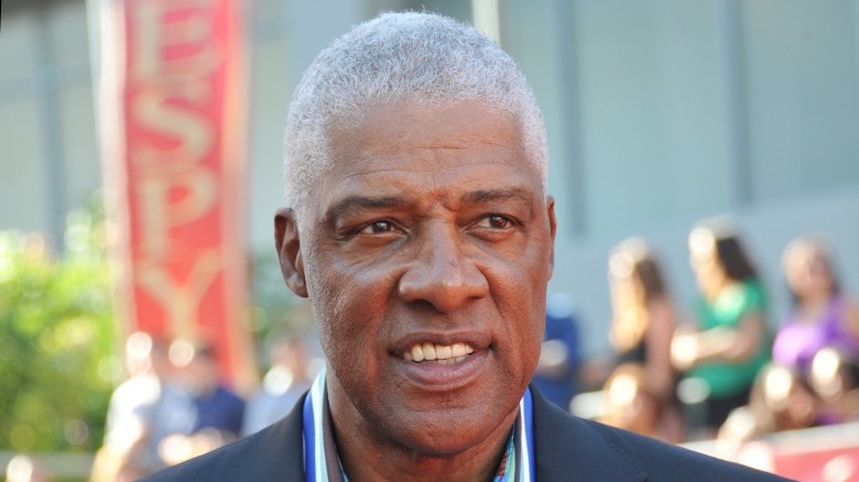 Julius Erving souriant