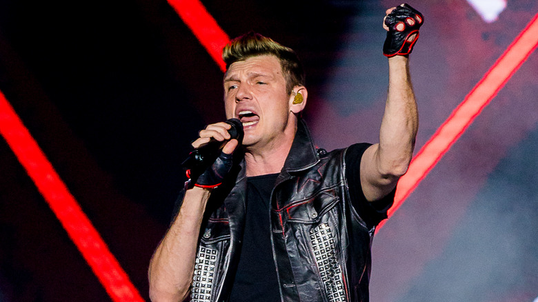 Nick Carter chante sur scène