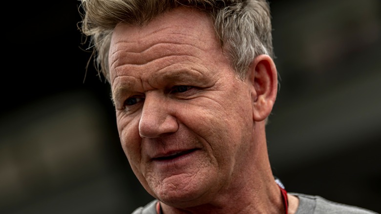 Gordon Ramsay posant à l'événement