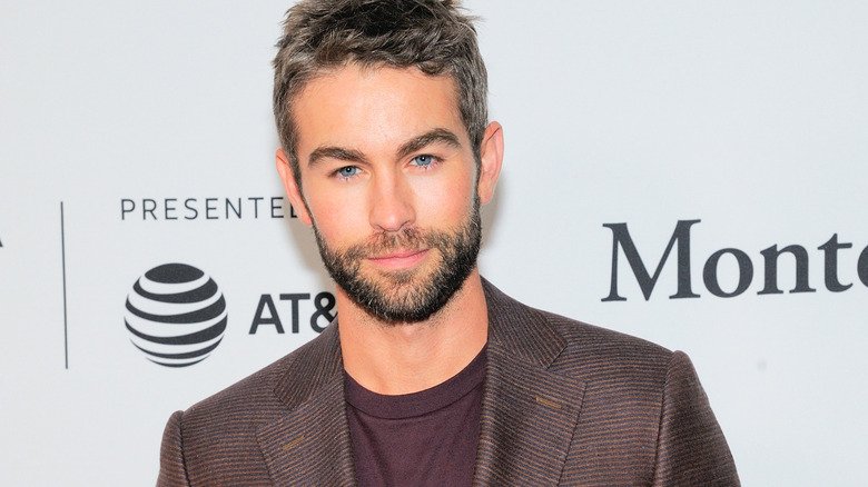 Chace Crawford posant lors d'un événement