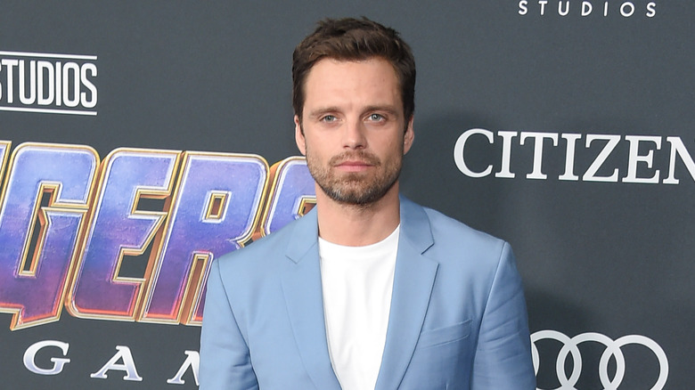 Sebastian Stan posant lors d'un événement