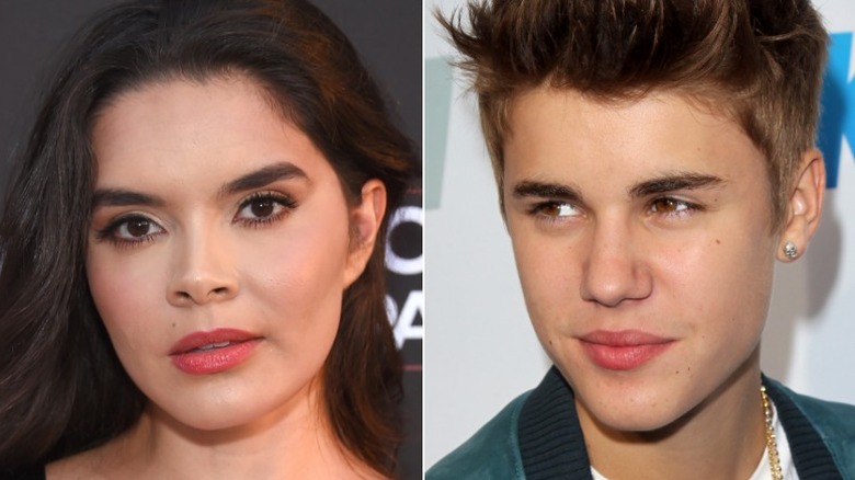 Paola Paulin posant, Justin Bieber regardant à gauche