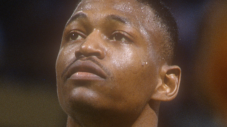 Reggie Lewis levant les yeux