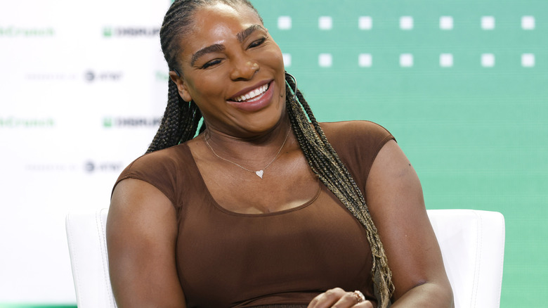 Serena Williams s'exprimant lors d'un panel