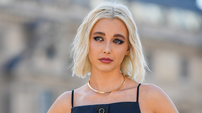 Emma Chamberlain bob de platine