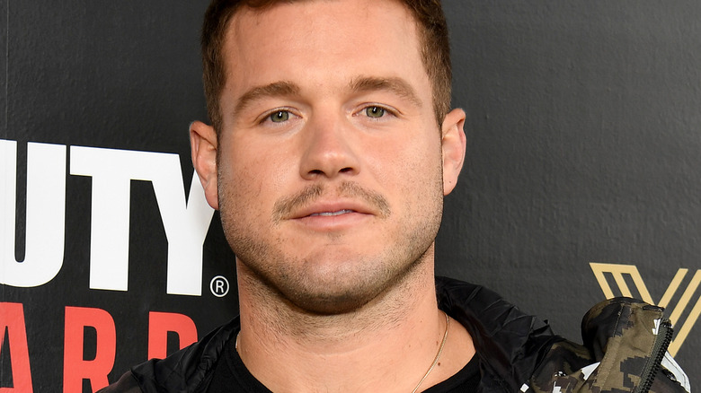 Colton Underwood pose pour les caméras