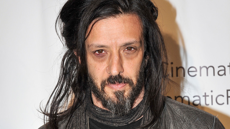 Twiggy Ramirez posant 