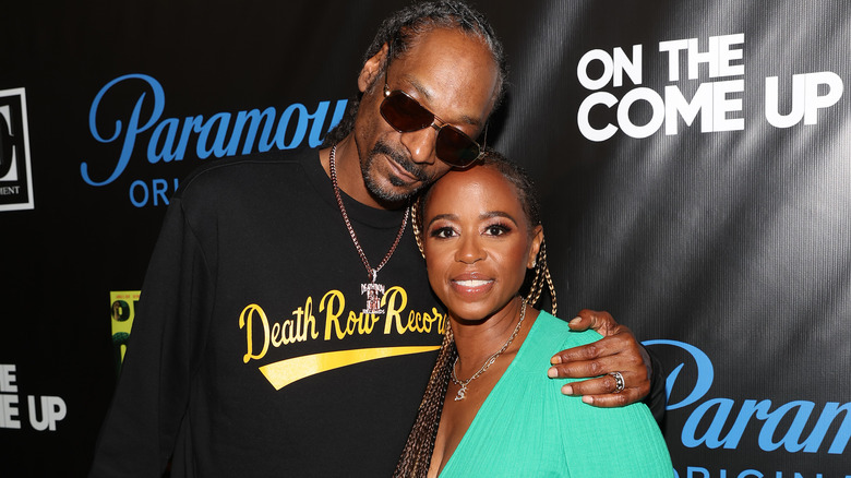 Snoop Dogg embrasse Shante Broadus 